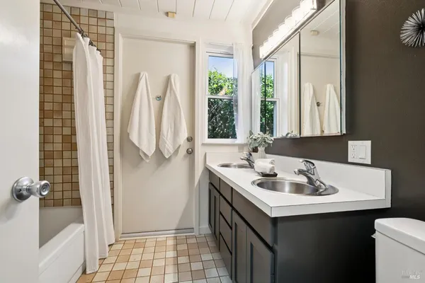 $1,900,000 | 861 Del Ganado Road, San Rafael, CA 94903