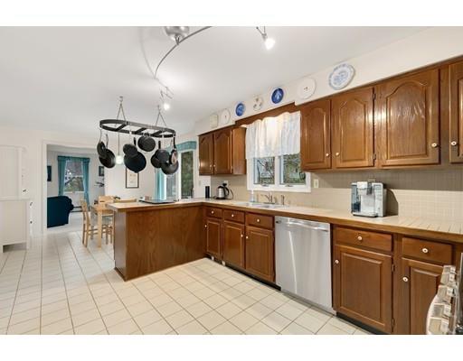11 Hood Road Tewksbury, MA 01876 - Photo 8 of 28 Gallery Image 8