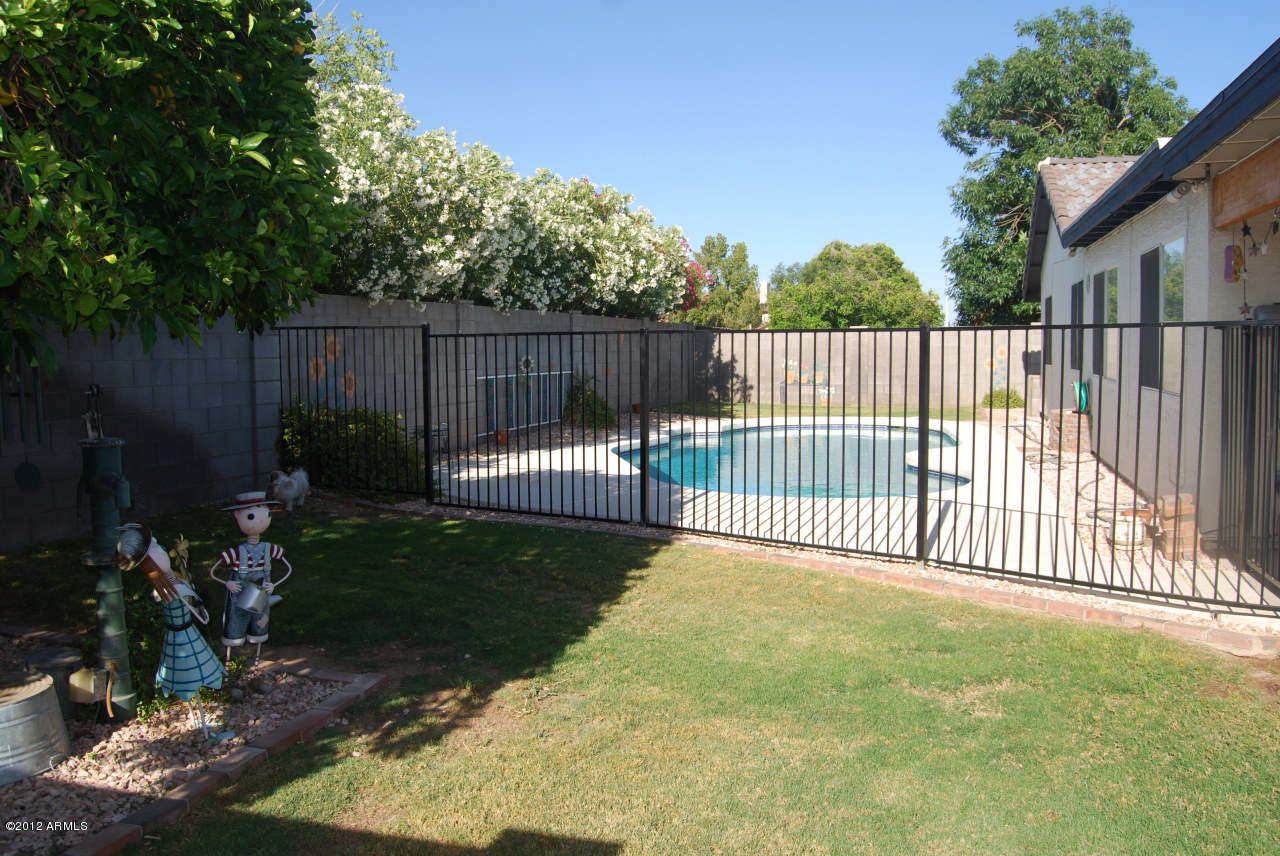 7914 West Wethersfield Road Peoria, AZ 85381 - Photo 5 of 22 Backyard1