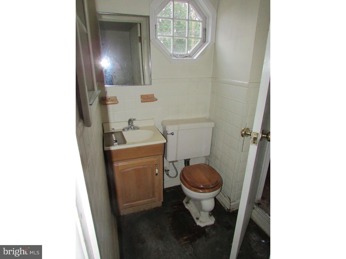 866 Ivyland Road Warminster, PA 18974 - Photo 9 of 20 Half Bath