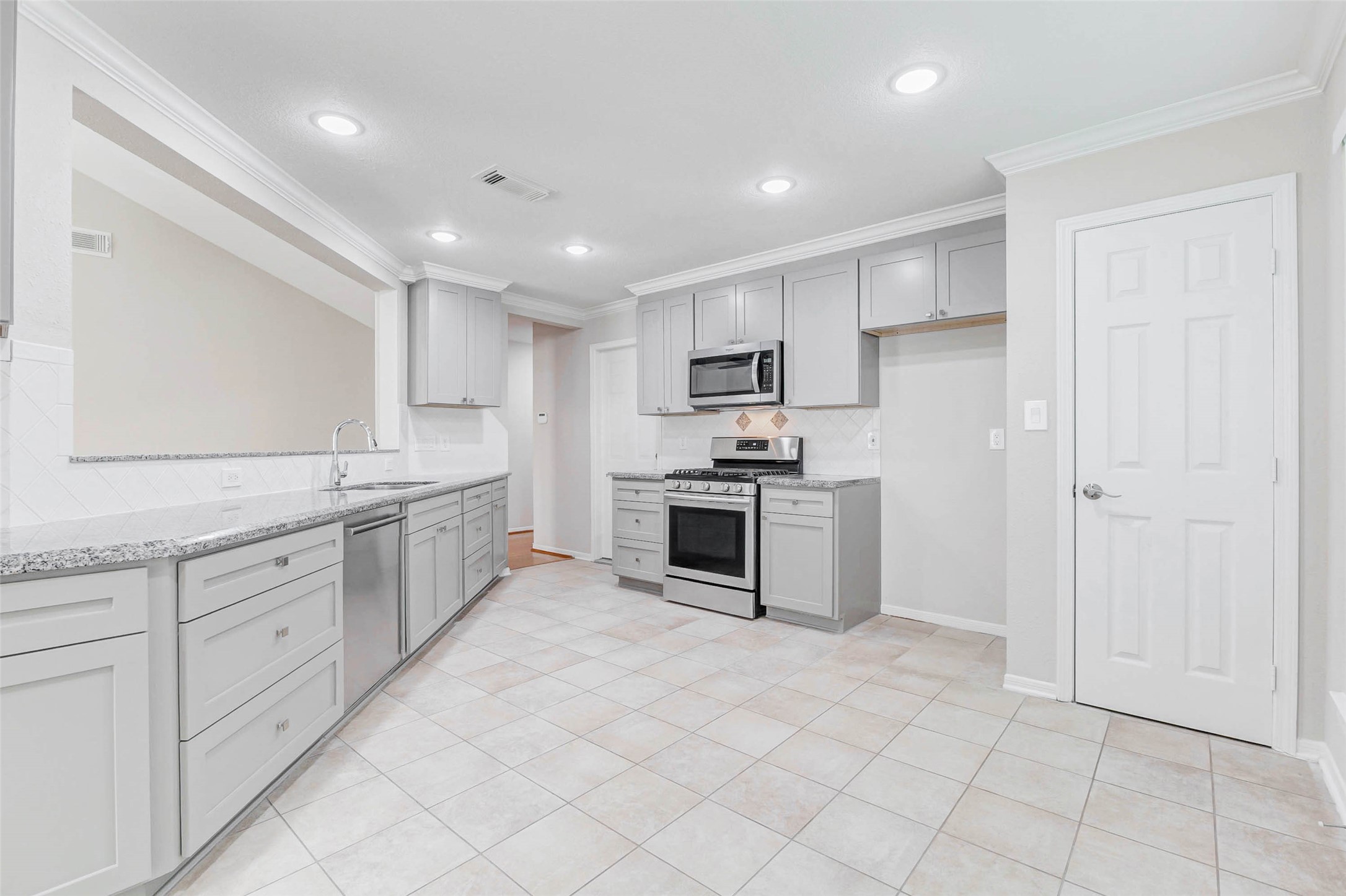 2410 Clear Ridge Drive Houston, TX 77339 - Photo 8 of 24