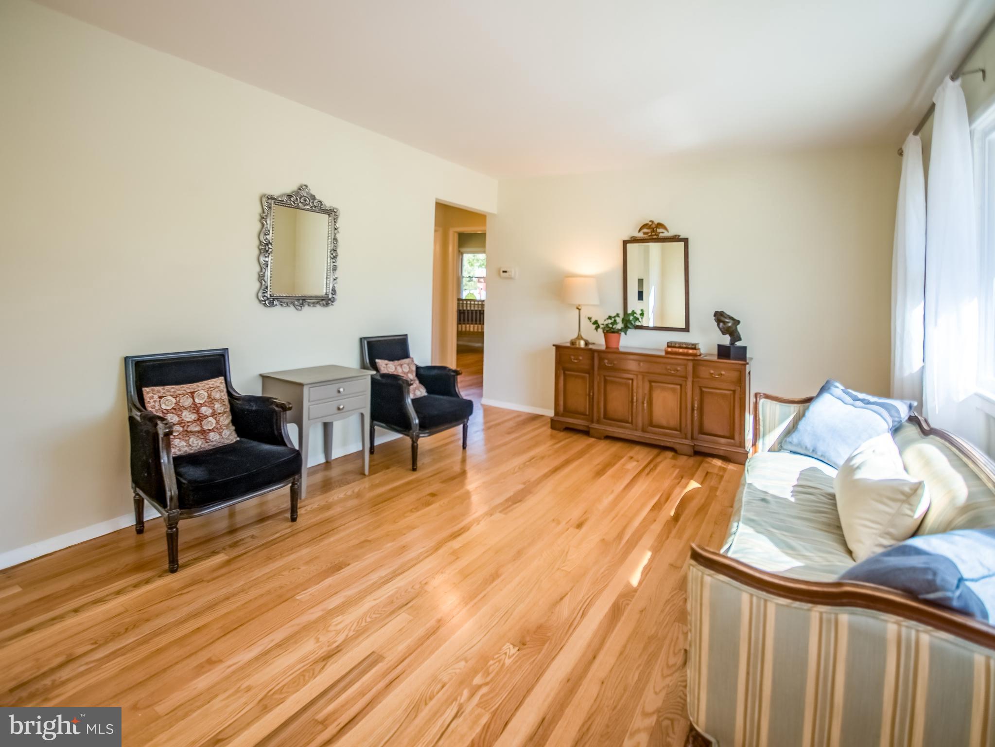 1028 Gilbert Road Rockville, MD 20851 - Photo 3 of 26 Living Room