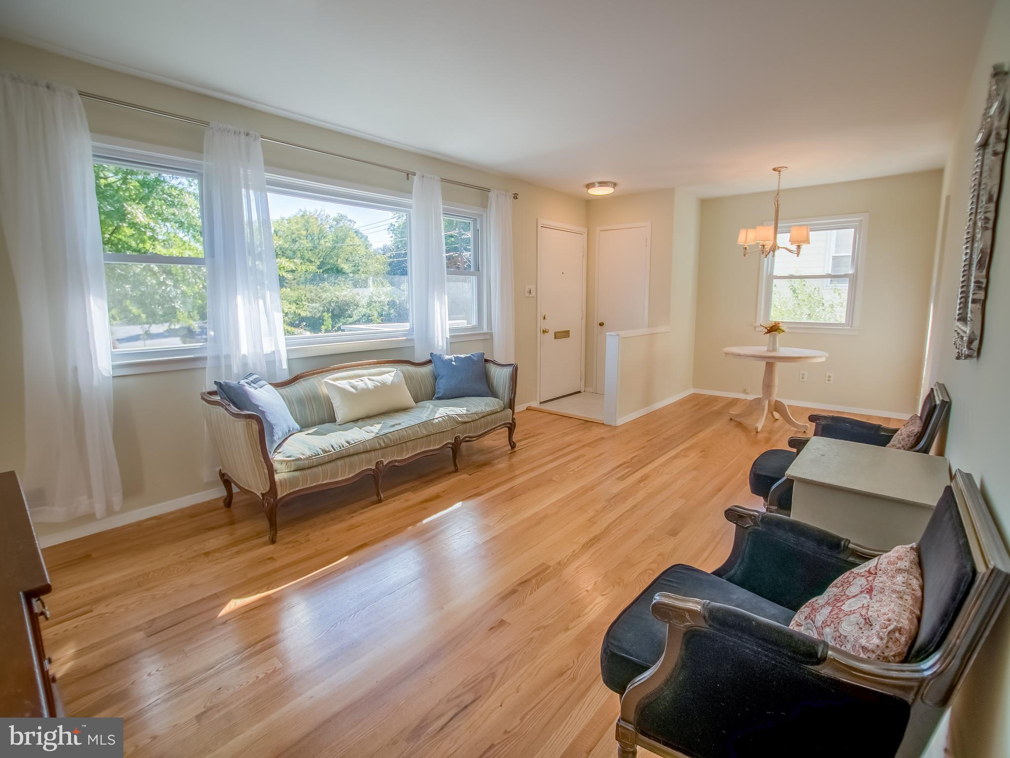1028 Gilbert Road Rockville, MD 20851 - Photo 4 of 26 Living Room