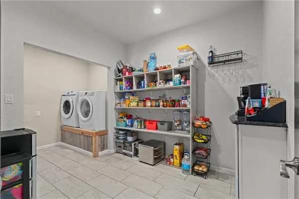 $525,000 | 9414 Greenton Road, Odessa, MO 64076