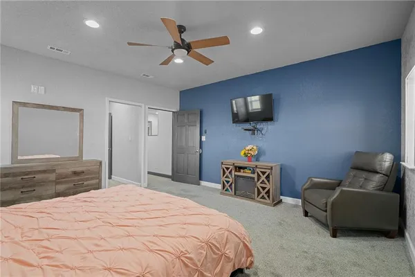 $525,000 | 9414 Greenton Road, Odessa, MO 64076