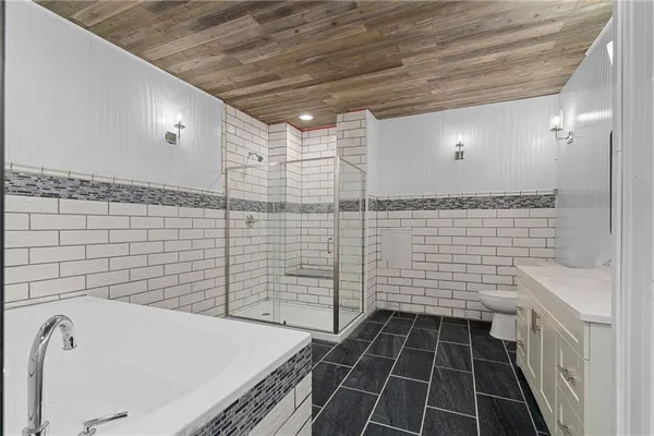 $525,000 | 9414 Greenton Road, Odessa, MO 64076