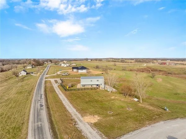 $525,000 | 9414 Greenton Road, Odessa, MO 64076