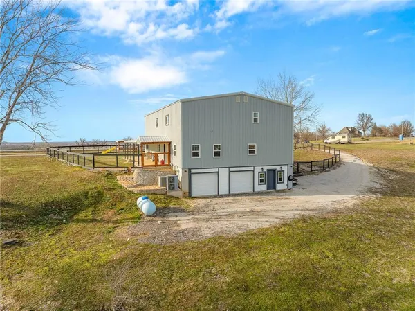 $525,000 | 9414 Greenton Road, Odessa, MO 64076