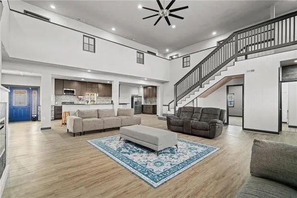 $525,000 | 9414 Greenton Road, Odessa, MO 64076