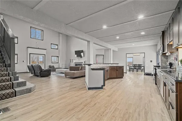 $525,000 | 9414 Greenton Road, Odessa, MO 64076