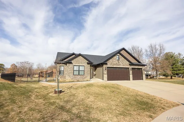 $479,000 | 624 Briar Meadow Court, Troy, IL 62294