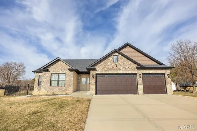 $479,000 | 624 Briar Meadow Court, Troy, IL 62294