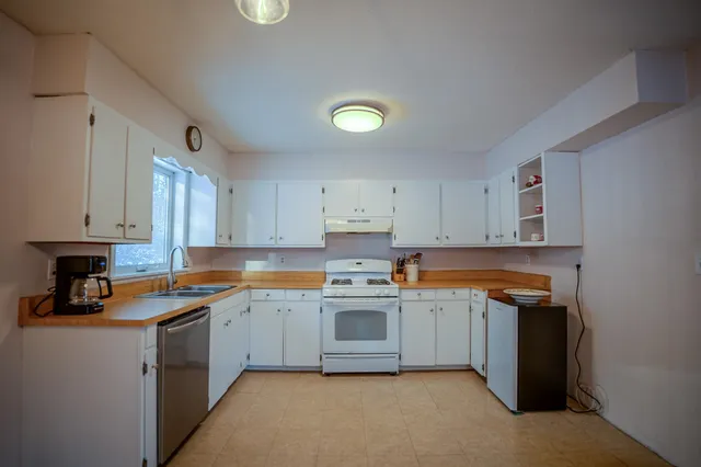 $269,000 | 138 Pine Ridge Circle, Lyndon, VT 05851