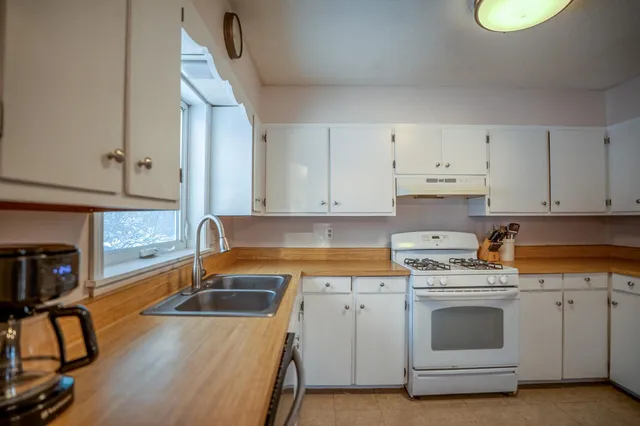 $269,000 | 138 Pine Ridge Circle, Lyndon, VT 05851