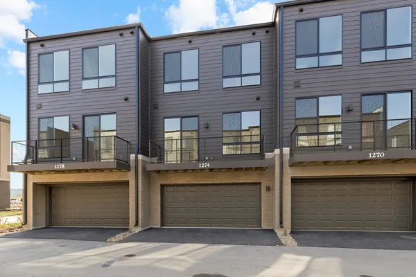 $3,200 | 1274 Catalina Court, Schaumburg, IL 60173