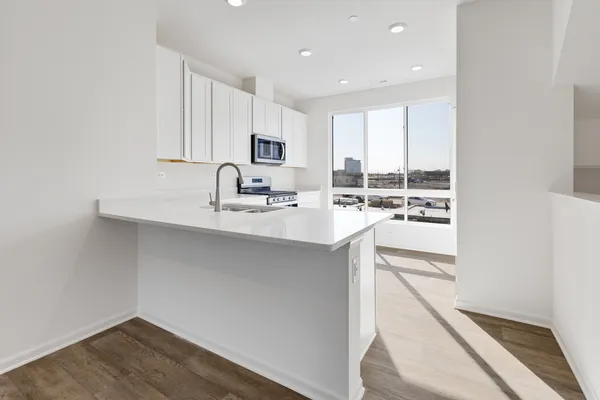 $3,200 | 1274 Catalina Court, Schaumburg, IL 60173