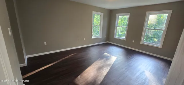 $2,350 | 412 Lakeside Drive, East Stroudsburg, PA 18301