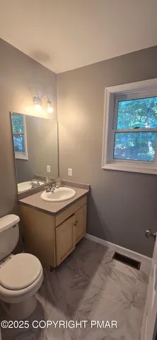 $2,350 | 412 Lakeside Drive, East Stroudsburg, PA 18301