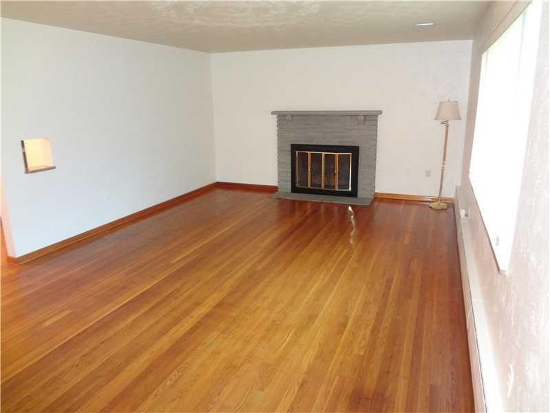 1105 East Windhaven Road Pittsburgh, PA 15205 - Photo 6 of 25 Living Room.