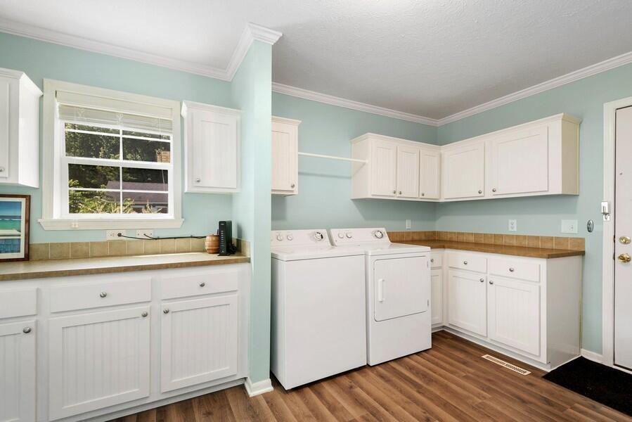 6261 Harding Street Coloma, MI 49038 - Photo 11 of 20 Main floor laundry!
