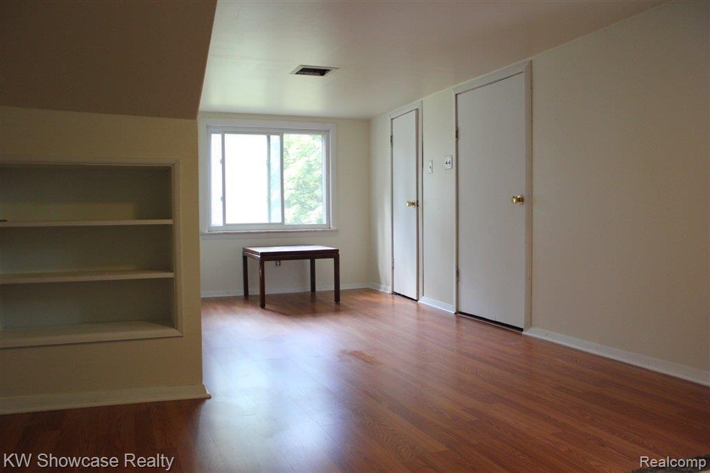 3176 Midvale Drive Rochester, MI 48309 - Photo 24 of 24 upstairs bedroom-play area.JPG