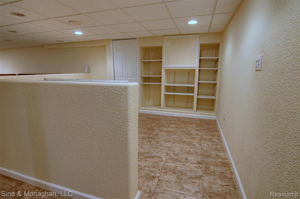 1536 Cook Road Grosse Pointe Woods, MI 48236 - Photo 24 of 39