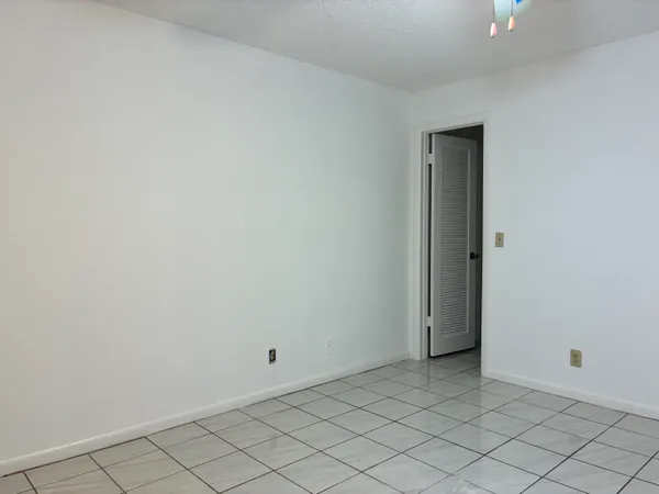 $77,500 | 574 Burgundy L, Unit 574, Delray Beach, FL 33484