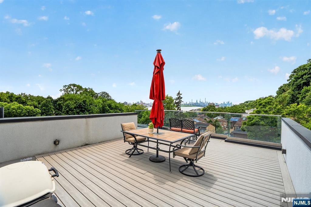 14 Hooks Lane Edgewater, NJ 07020 - Photo 25 of 31
