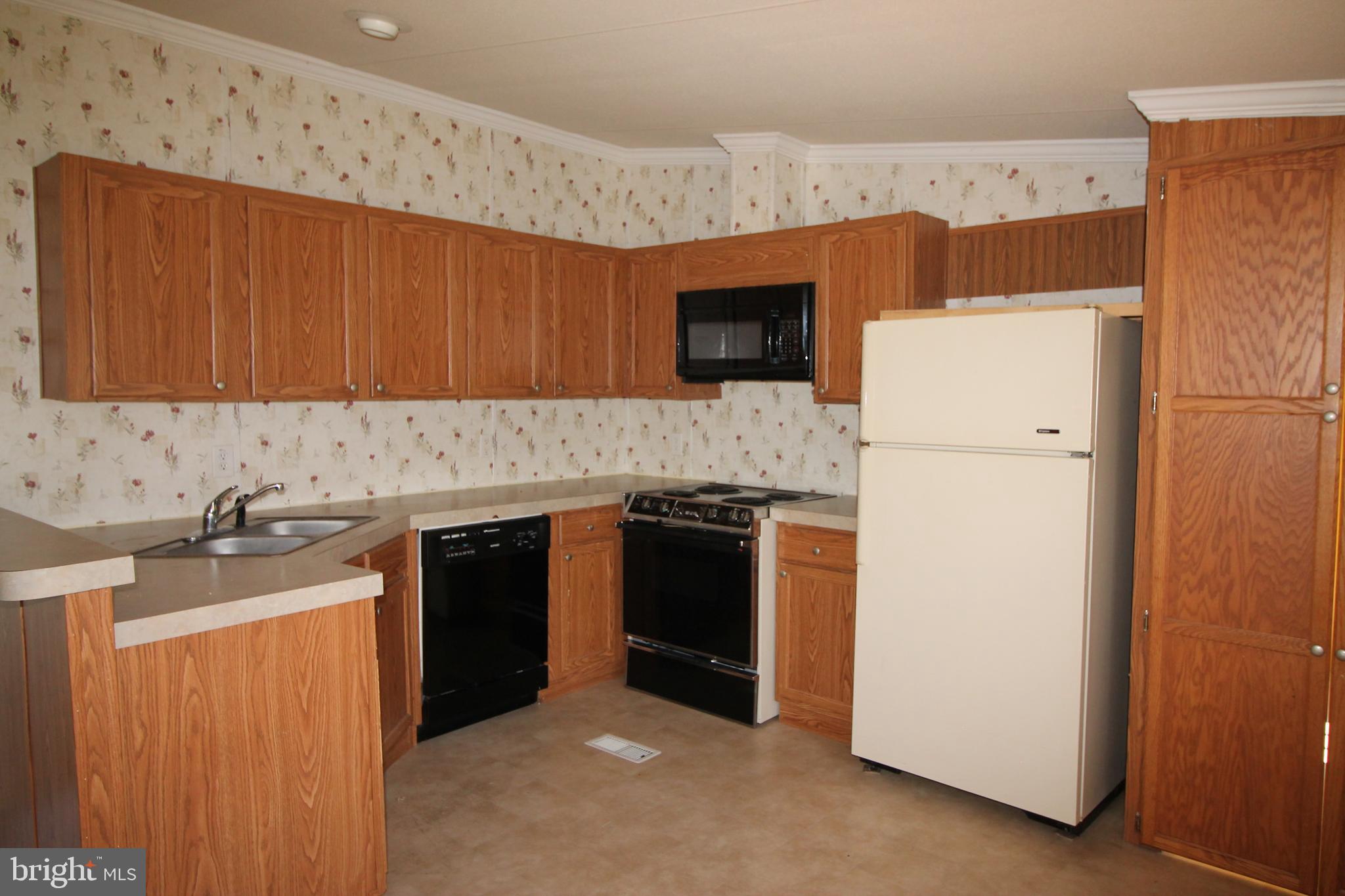 1965 Slagel Road Spring Grove, PA 17362 - Photo 7 of 21 Appliances Stay