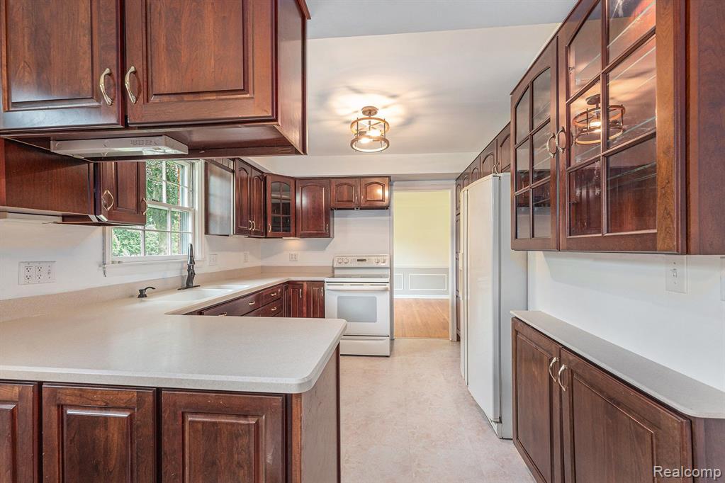 430 Willow Tree Lane Rochester Hills, MI 48306 - Photo 14 of 33