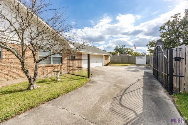 $340,000 | 12572 Parkwood Drive, Baton Rouge, LA 70815