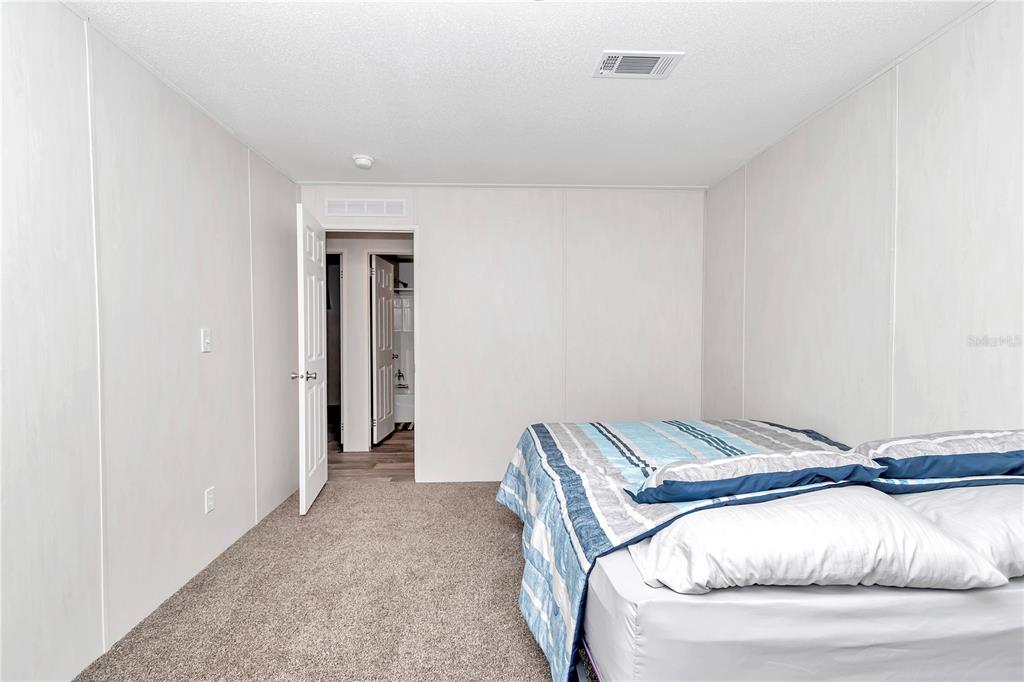 5190 Southwest 178th Terrace Dunnellon, FL 34432 - Photo 32 of 51 a room with a bed