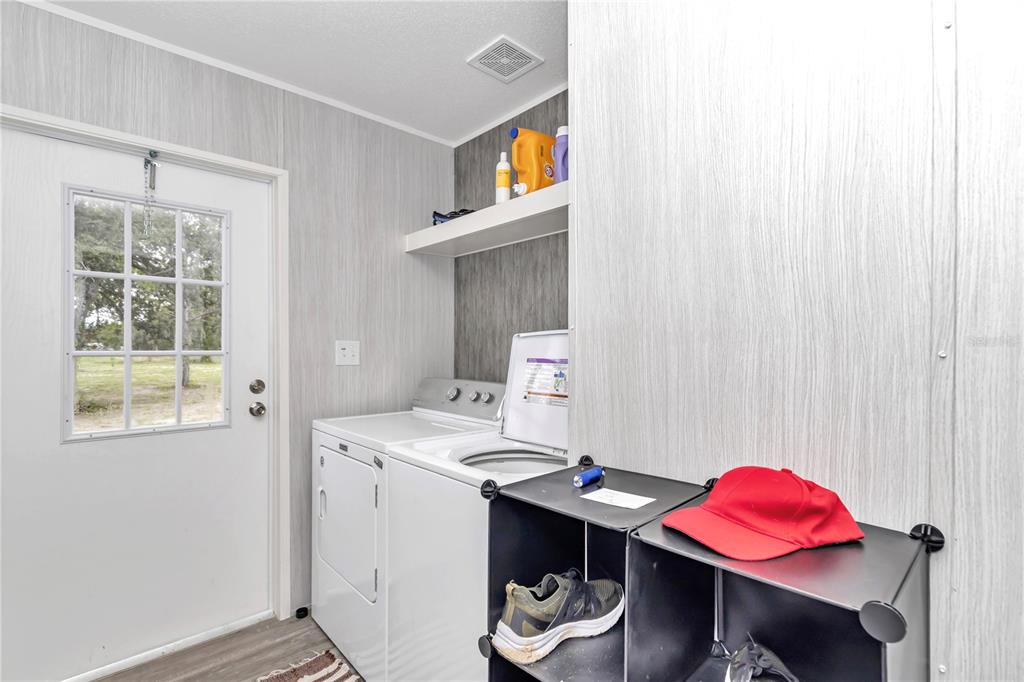 5190 Southwest 178th Terrace Dunnellon, FL 34432 - Photo 35 of 51 a workspace with furniture and window