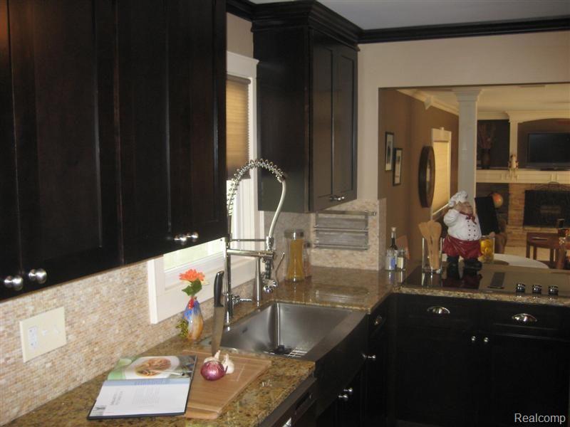742 Ludlow Avenue Rochester, MI 48307 - Photo 7 of 25 Kitchen