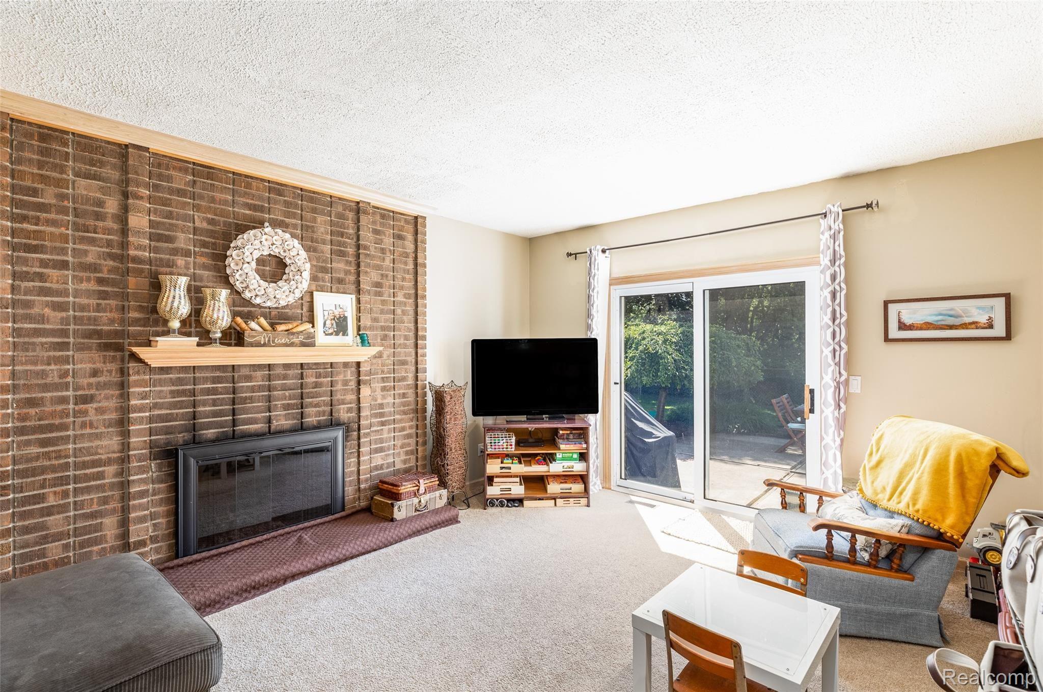 39882 Coronation Road Canton, MI 48188 - Photo 15 of 32 15.Family