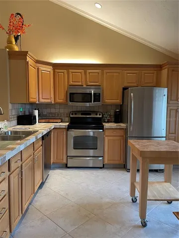 $2,000 | 1801 East Lake Road South, Unit 8E, Palm Harbor, FL 34685