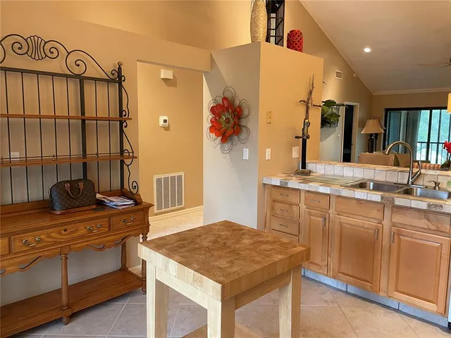 $2,000 | 1801 East Lake Road South, Unit 8E, Palm Harbor, FL 34685