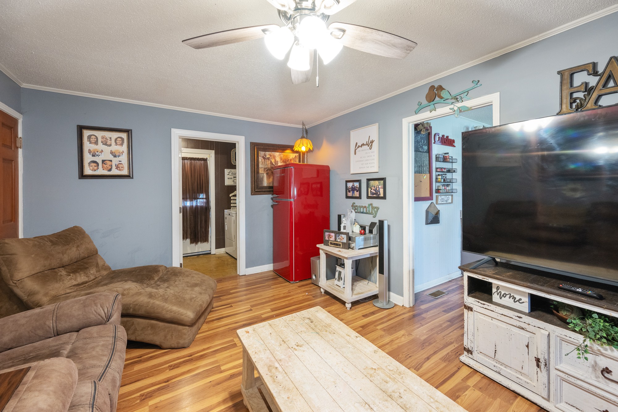300 Buena Vista Road Huntingdon, TN 38344 - Photo 9 of 23 a living room with furniture and a flat screen tv