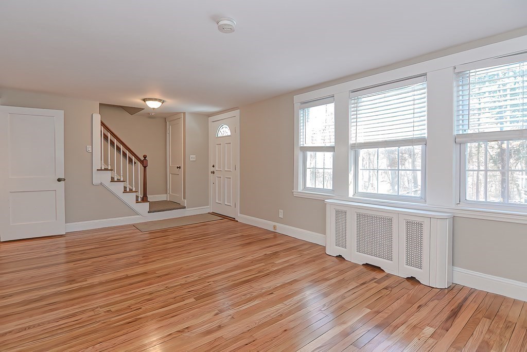 85 Moosehill Road Walpole, MA 02032 - Photo 3 of 42