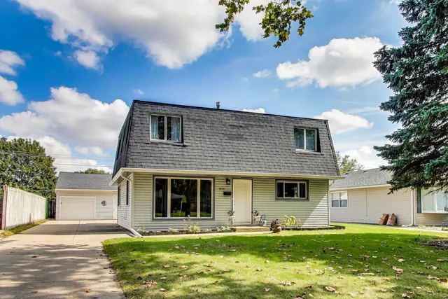 $399,000 | 3600 Owl Drive, Rolling Meadows, IL 60008