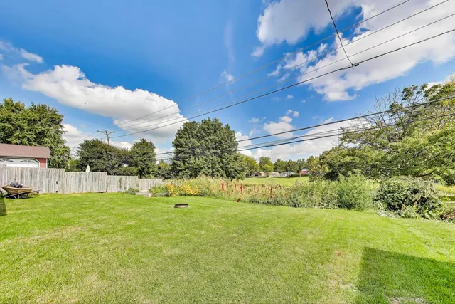 $399,000 | 3600 Owl Drive, Rolling Meadows, IL 60008