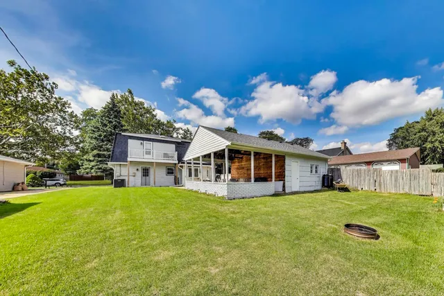 $399,000 | 3600 Owl Drive, Rolling Meadows, IL 60008