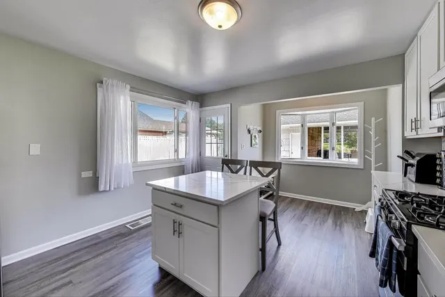 $399,000 | 3600 Owl Drive, Rolling Meadows, IL 60008