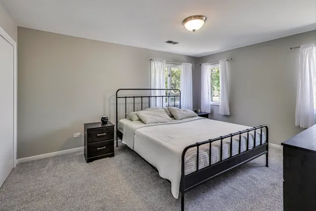 $399,000 | 3600 Owl Drive, Rolling Meadows, IL 60008