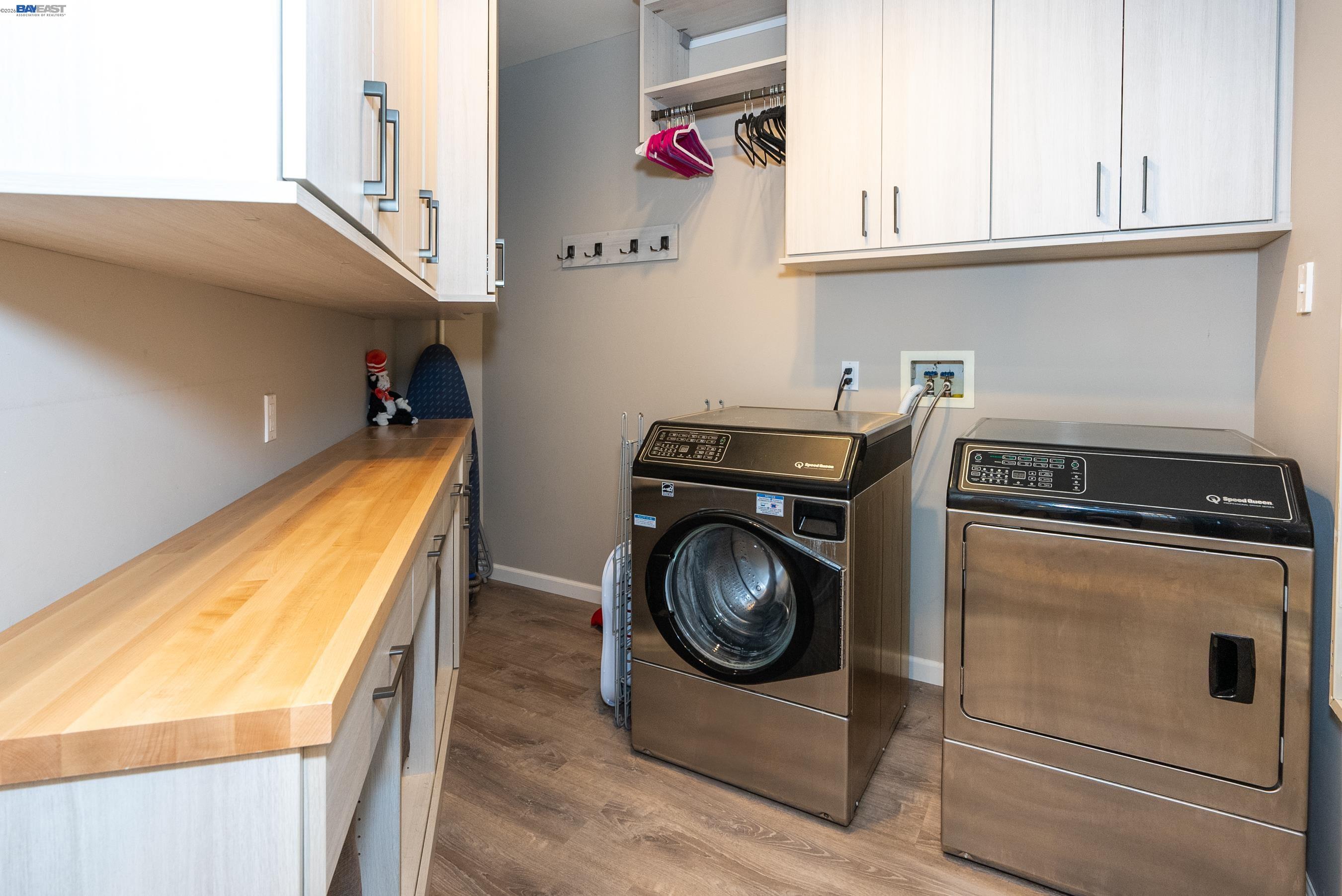 905 Moon Valley Ranch Road Watsonville, CA 95076 - Photo 43 of 60 a utility room with dryer and washer