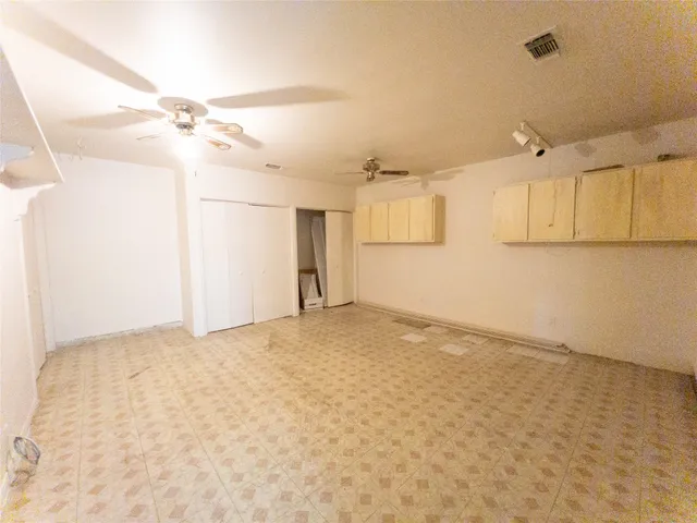 a view of empty room with ceiling fan
