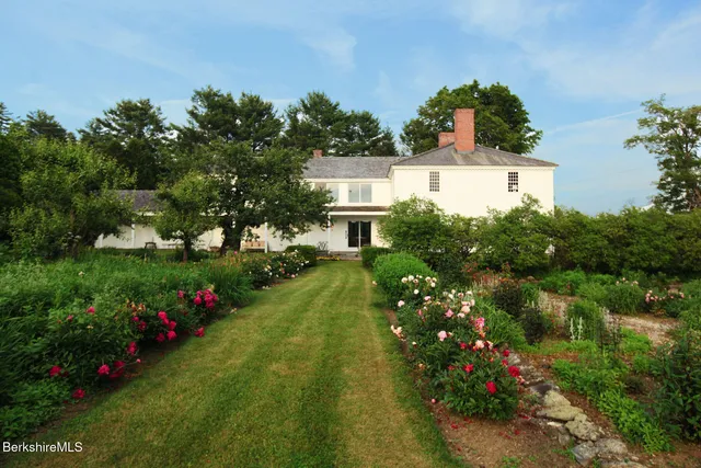 a view of a tennis court