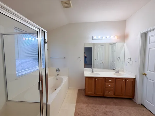 $2,000 | 1522 Van Horn Drive, Round Rock, TX 78664