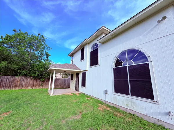 $2,000 | 1522 Van Horn Drive, Round Rock, TX 78664