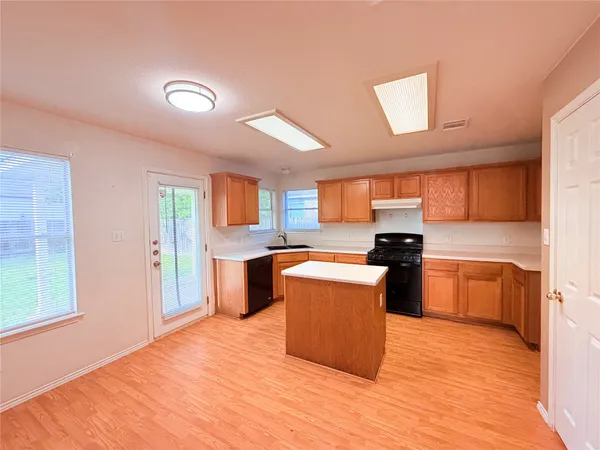 $2,000 | 1522 Van Horn Drive, Round Rock, TX 78664